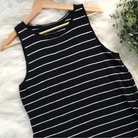 BANANA REPUBLIC Navy & White Striped Side Ruched Tie Sleeveless Top - Picture 1 of 4